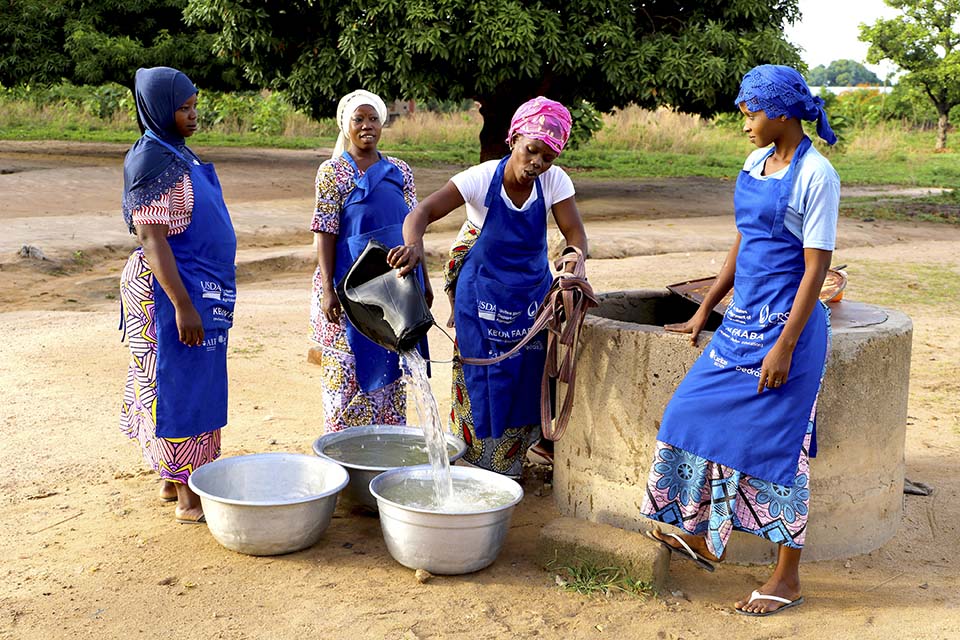Benin school volunteers