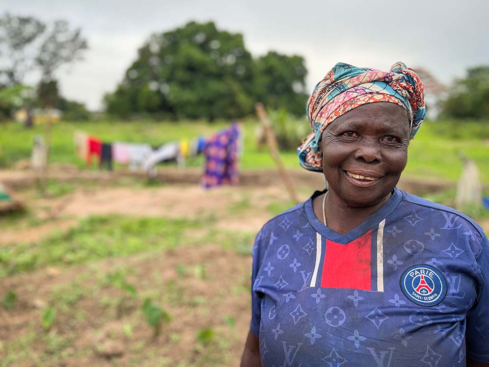 woman_faces_camera_in_central_african_republic