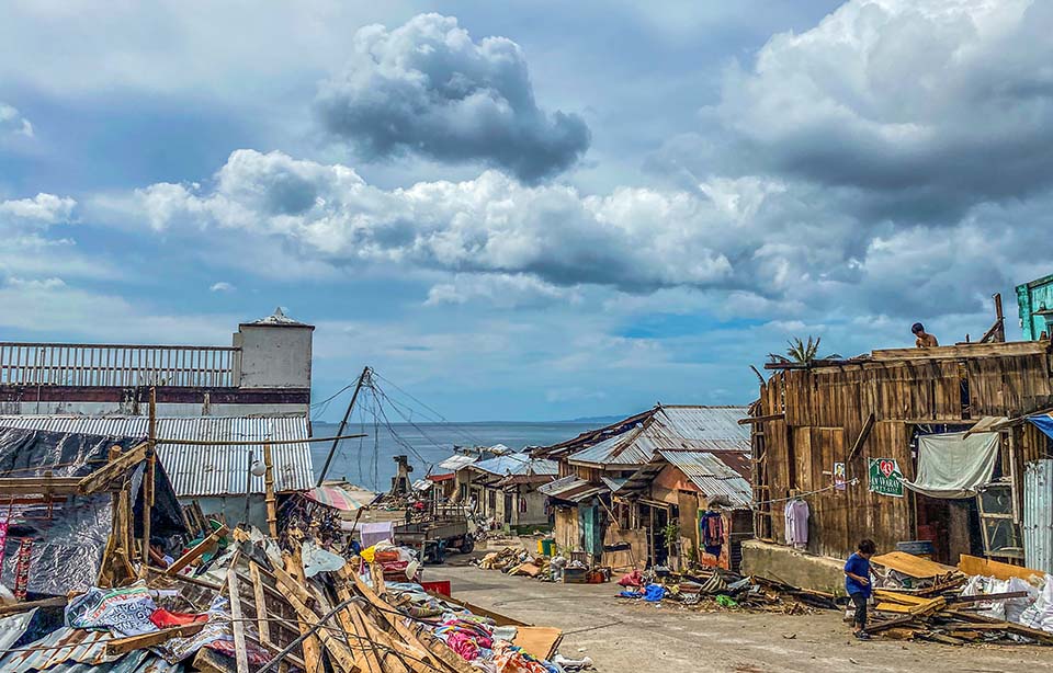 damaged homes in the Philippines 