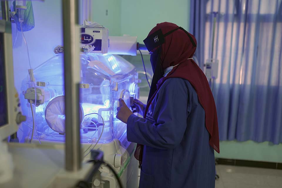 healthcare worker tends infant in Yemen hospital 