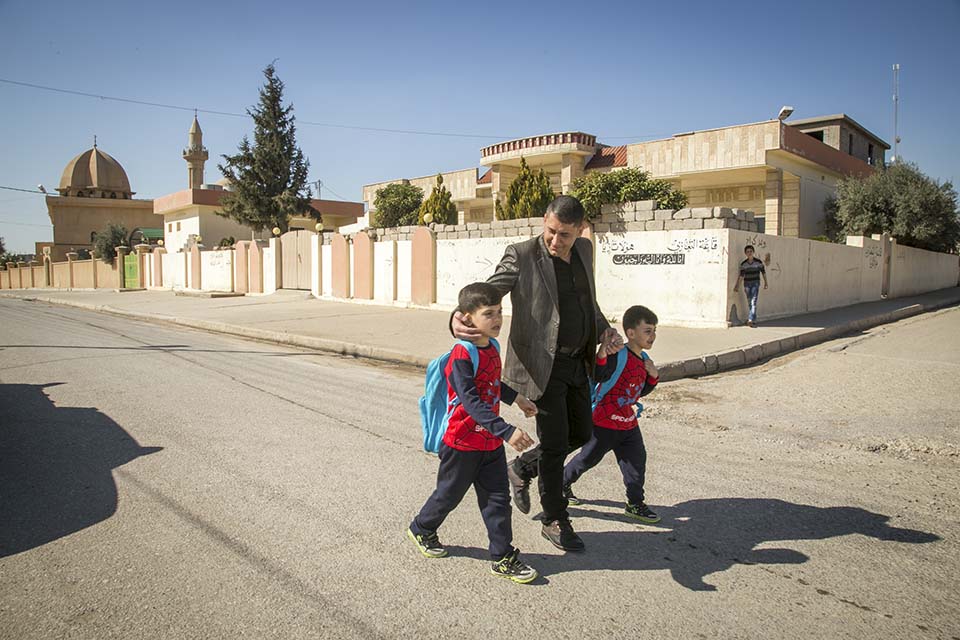 Iraq dad and kids