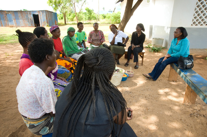 The CRS THRIVE program connects mothers in Kenya with supportive networks that help them improve their well-being, which benefits their children. Photo by David Snyder/CRS