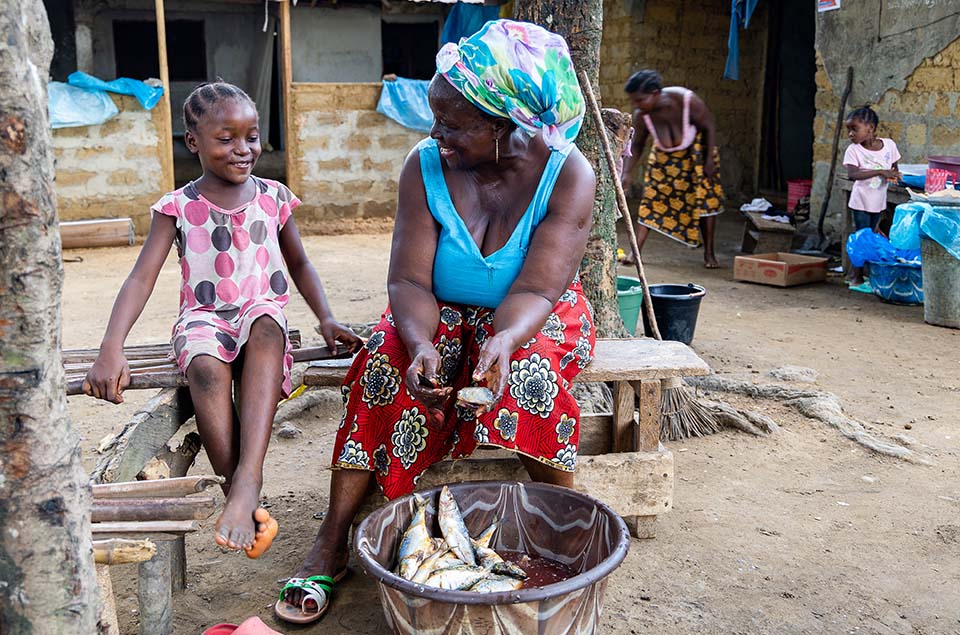 woman and daughter at home in Liberia
