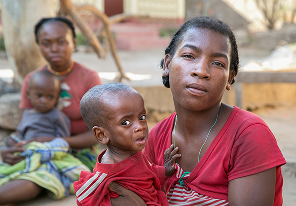 malnourished child with mother in madagascar during worst drought in 35 years