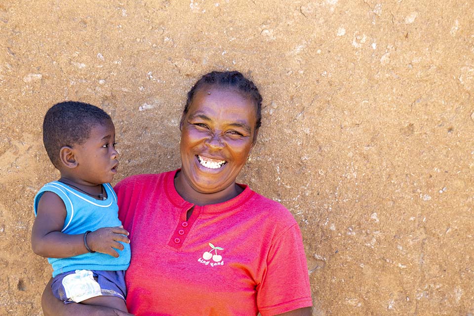 Madagascar mother and child