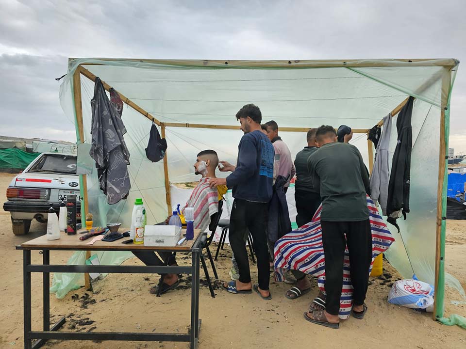 Gaza makeshift barbershop