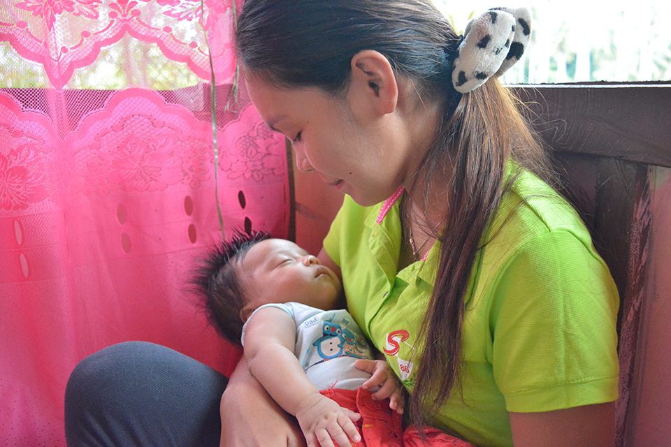 Philippines mother and child