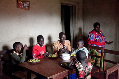 A Rwandan family benefits from a CRS partnership with Keurig Green Mountain. Photo by Laura Elizabeth Pohl for CRS.