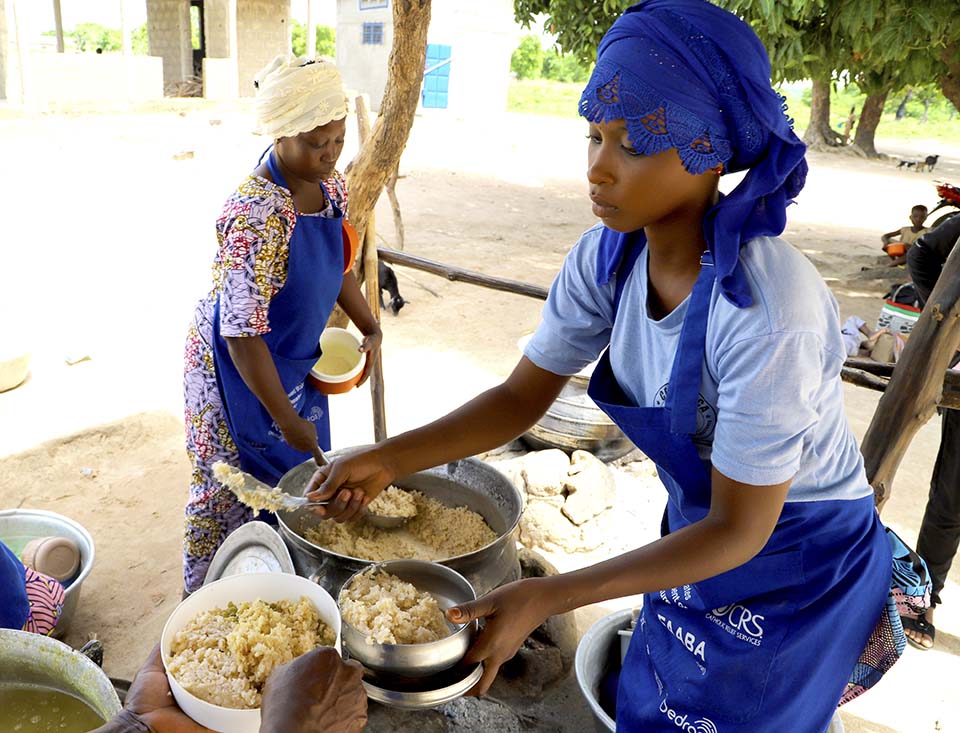CRS school cooks in Benin