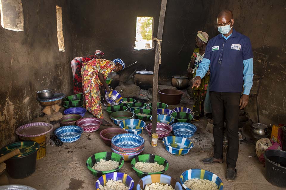 school meal preparation in Mali 