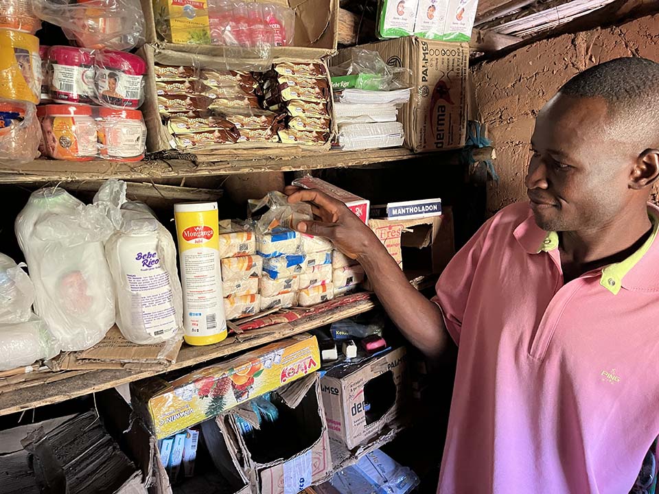 shopkeeper stocks his shelves in DRC 