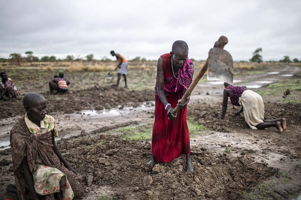 South Sudanese road crew at work 