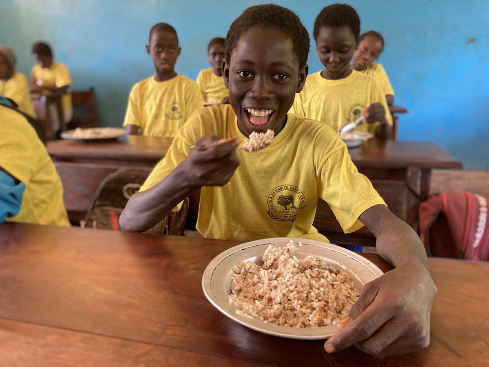 student enjoys school meal in Senegal