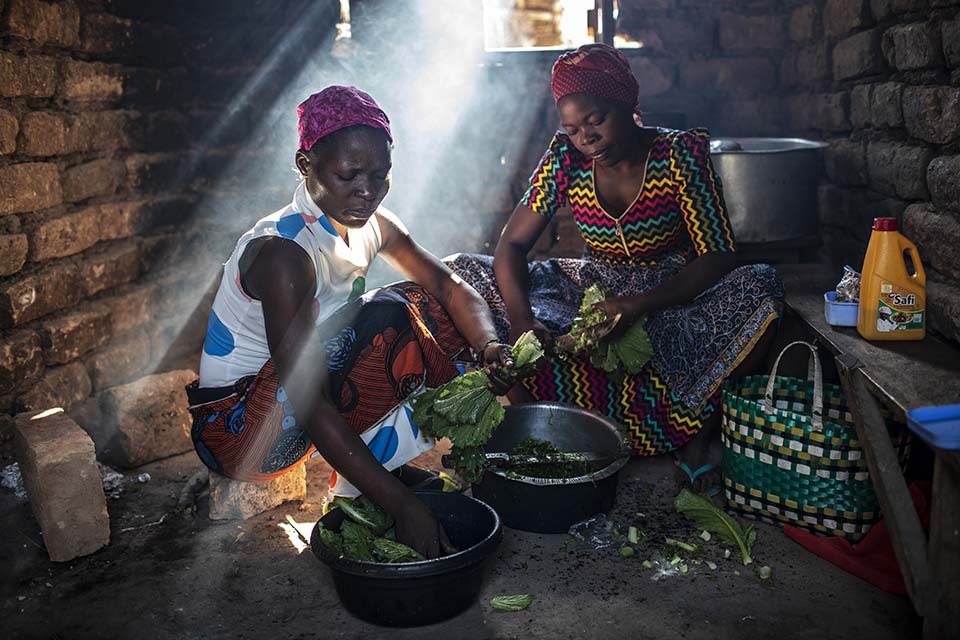 Tanzanian women prepare food