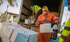 unloading supplied from a truck in Gaza