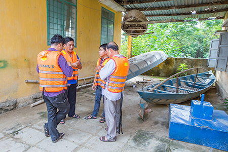 Photo by Lisa Murray for CRS A support group prepares to run a mock flood evacuation drill using new CRS-funded aluminum boats.