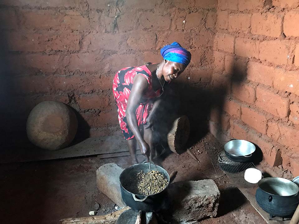 woman cooking in Cameroon
