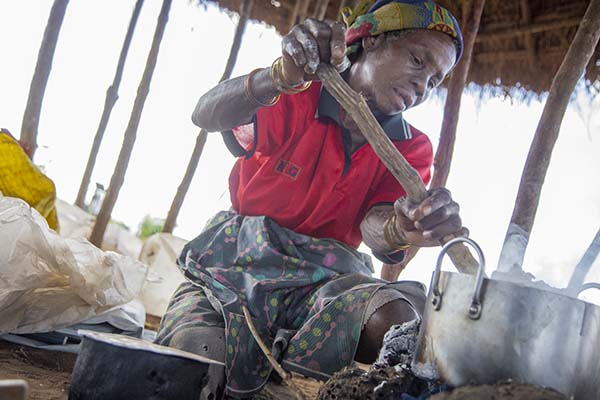 woman cooking in Mozambique