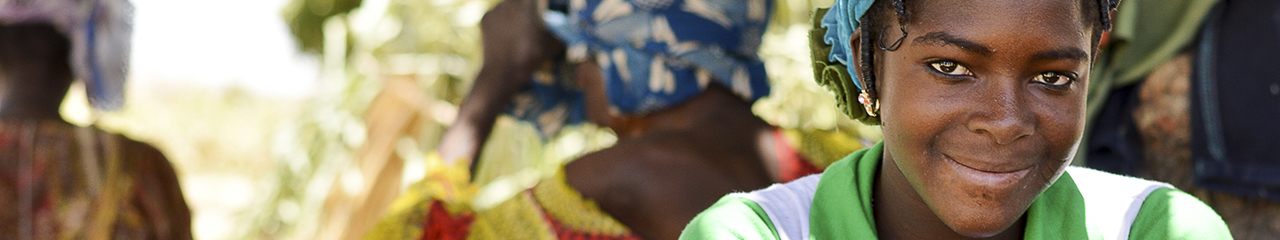 Kenya woman at onion harvest participates in savings group