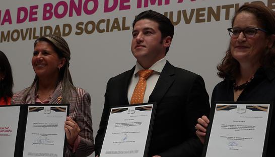 CRS staff and officials from Nuevo León stand with official documents for the Social Investment Bond partnership