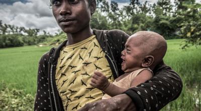 Refugee father and child in Bangladesh