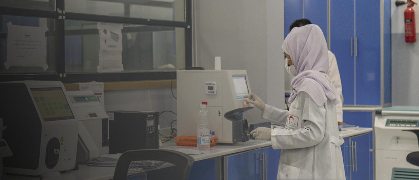 A woman in a laboratory.