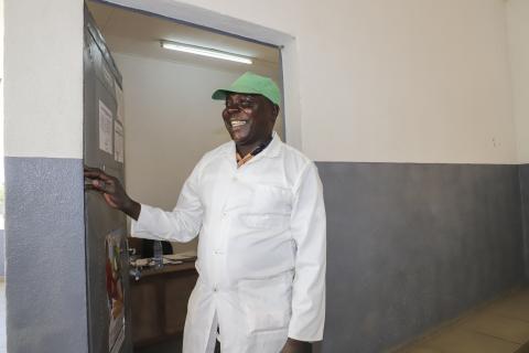 Manga Djakdjinkreo is a laboratory technician at the health center in Kossehone