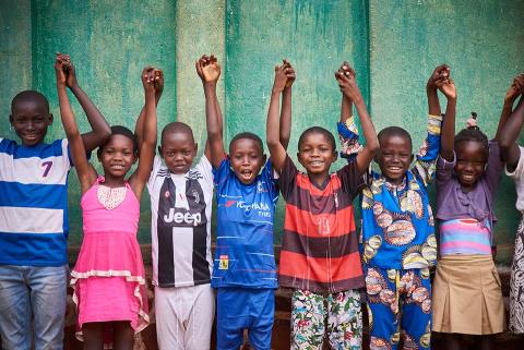 Children holding their arms up.