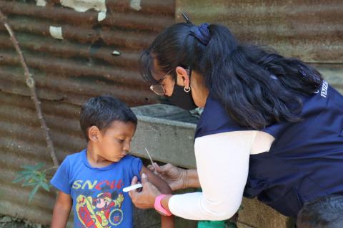 el peso y las circunferencias del brazo de los niños