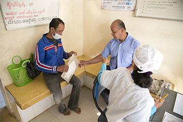 Sovanna accompanies Bung to each weekly checkup at the community health clinic. There, staff confirm Bung’s progress and dispense a week’s worth of medicine.