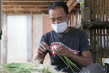 With three months of successful treatment behind him, Bung is well enough to work cleaning onions. He has added an additional $2 a day to the household’s previous daily income of $4.