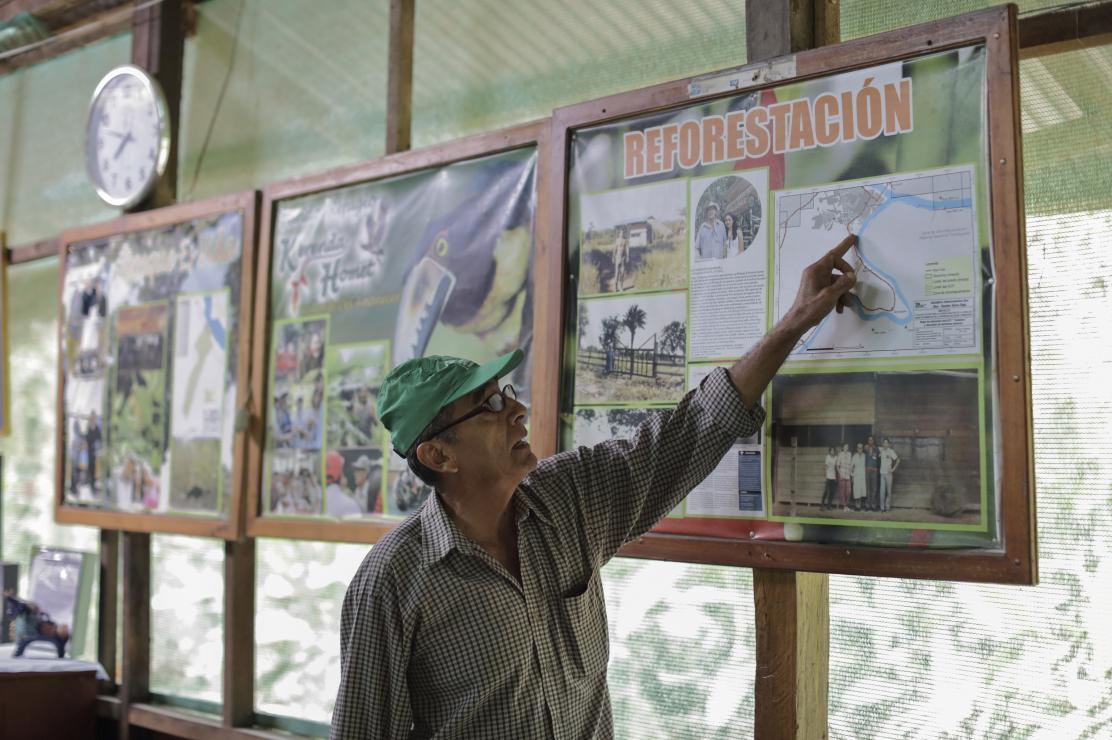 Victor Zambrano talks about the history of K’erenda Homet conservation area in Puerto Maldonado, Madre de Dios Region, Peru. Photo by Oscar Leiva/Silverlight for CRS