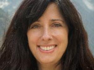 Caroline Brennan Headshot