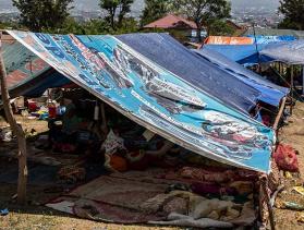 Indonesia quake temporary shelter