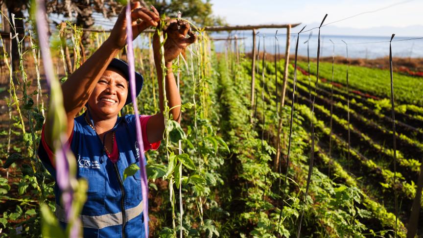 Cyclones and climate change threaten food access in Indonesia but Evita helps her community grow home gardens for sustainable, nutritious food.