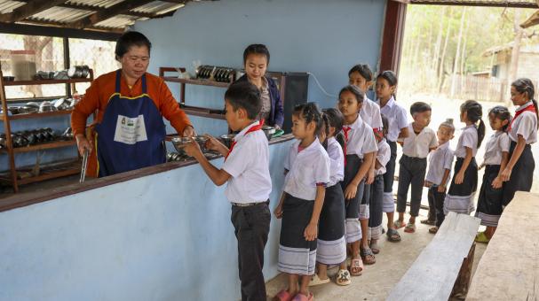 children lined up for school lunch